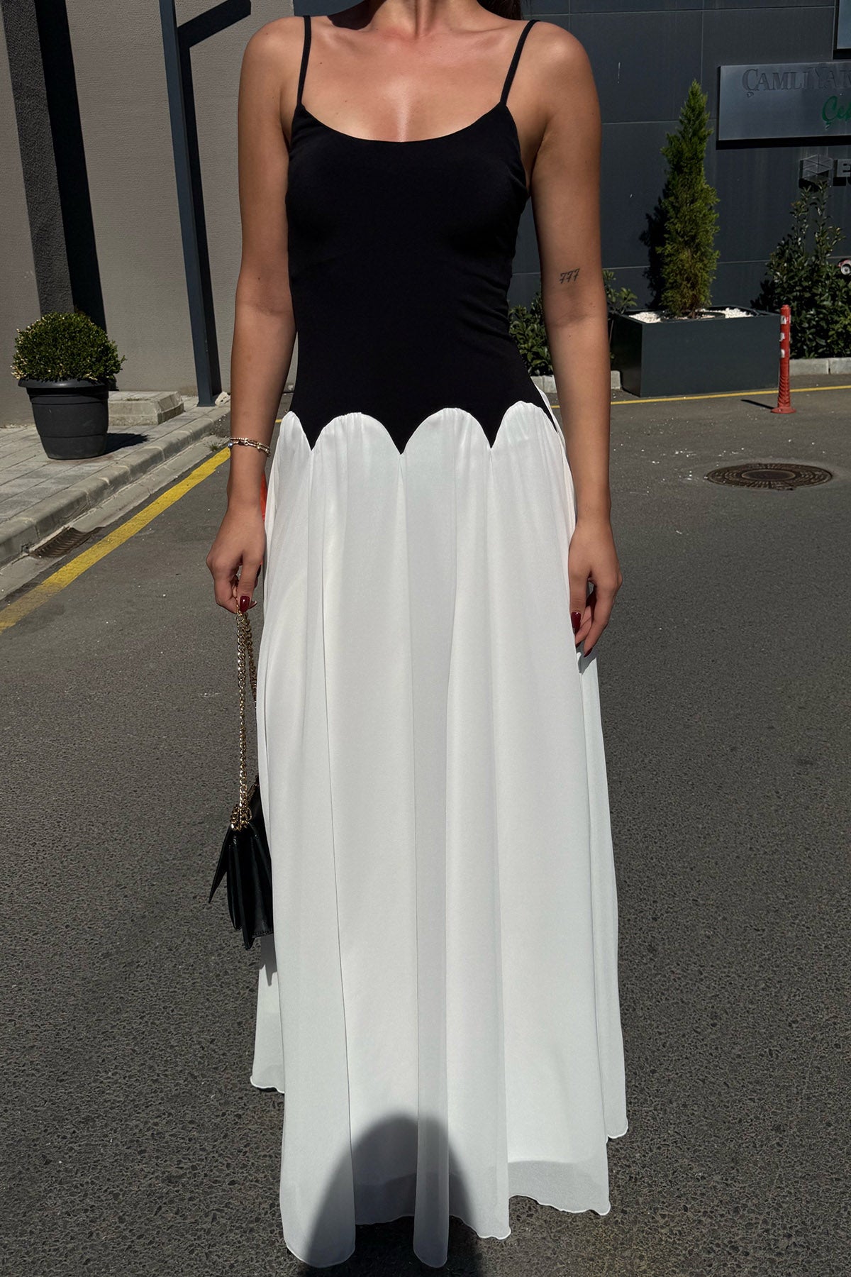 Siyah Askılı Sırt Bağlama Detaylı Kloş Elbise SY-3333-Siyah