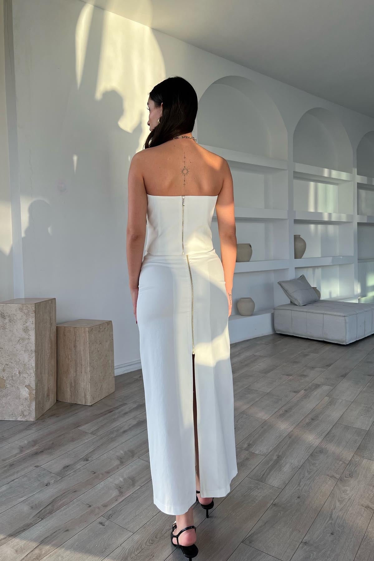 Ekru Arkası Yırtmaç ve Fermuar Detaylı Midi Etek SY-1740-Ekru