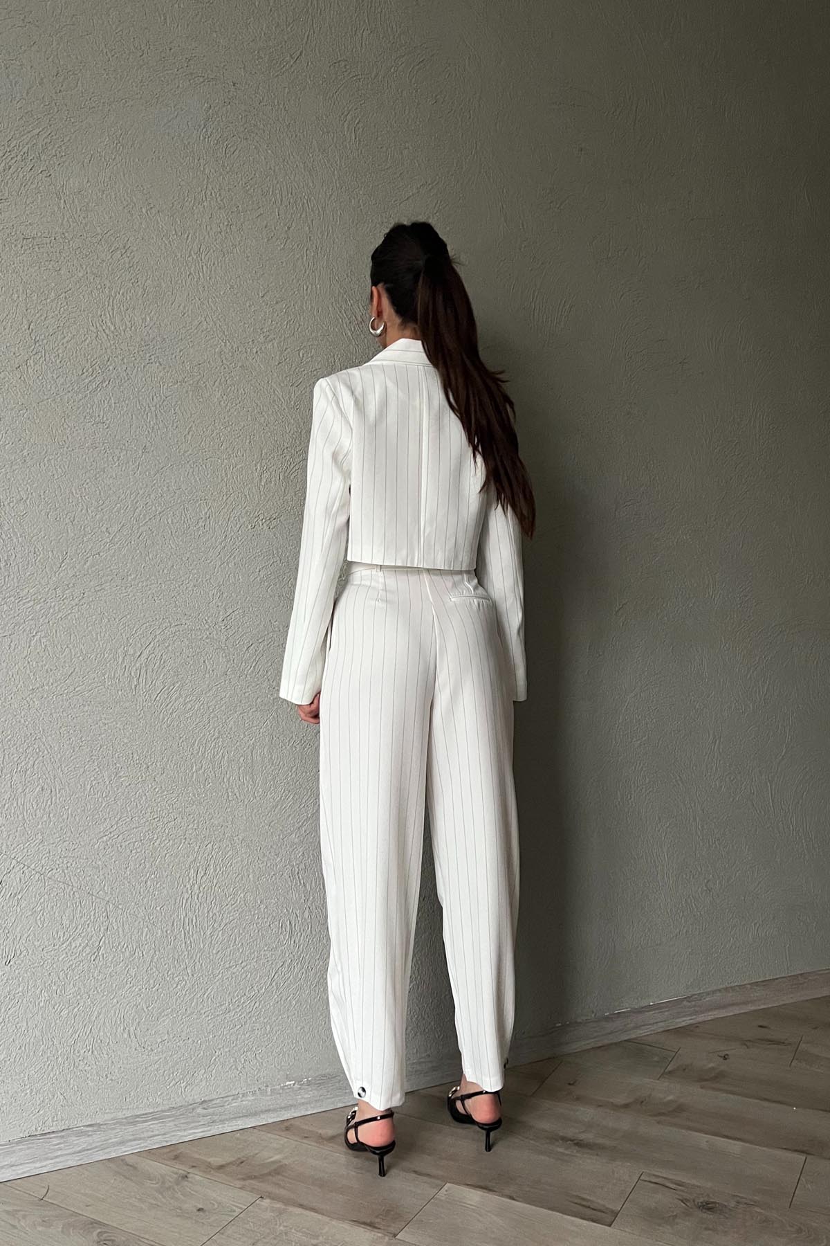 Ekru Crop Ceket ve Paçası Düğme Detaylı Pantolon Takım SY-0935-Ekru