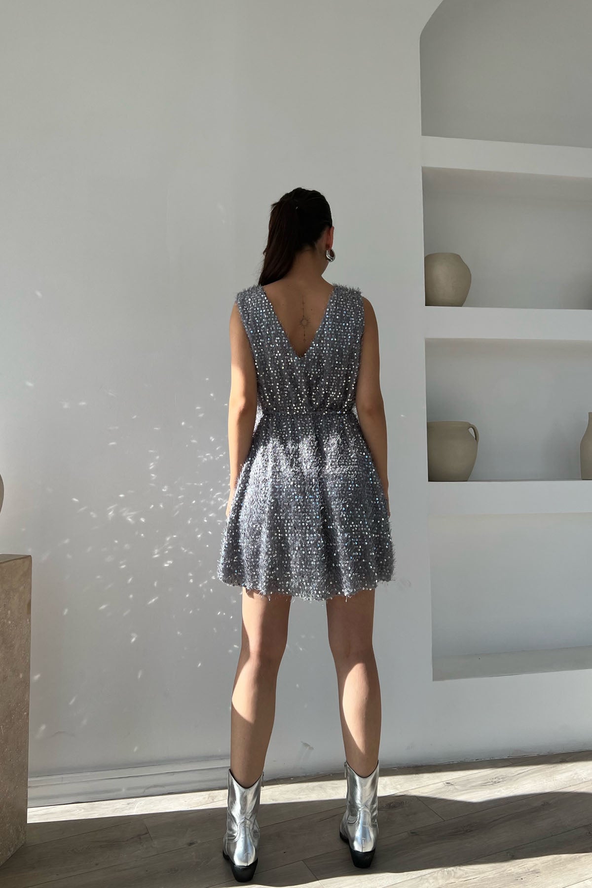 Gri Pullu Saçaklı Derin V Yaka Mini Elbise SY-1326-Gri