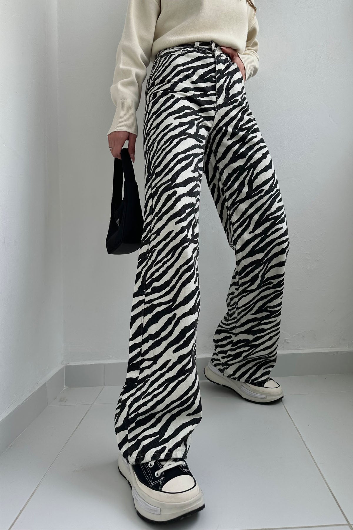 Siyah Zebra Desen Yüksek Bel Boru Paça Jean SY-0089-Siyah