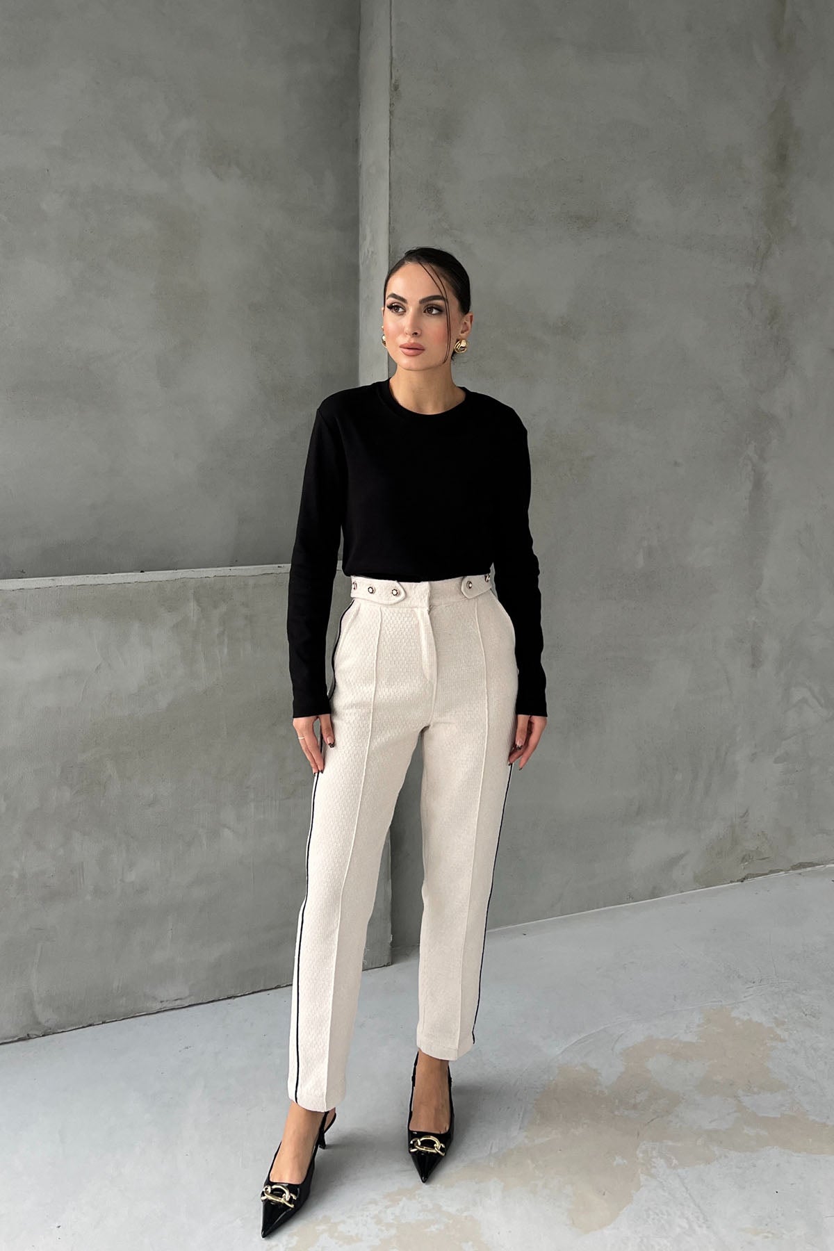 Bej Beli  İnci Detay Siyah Şeritli Tüvit Pantolon SY-2738-Bej