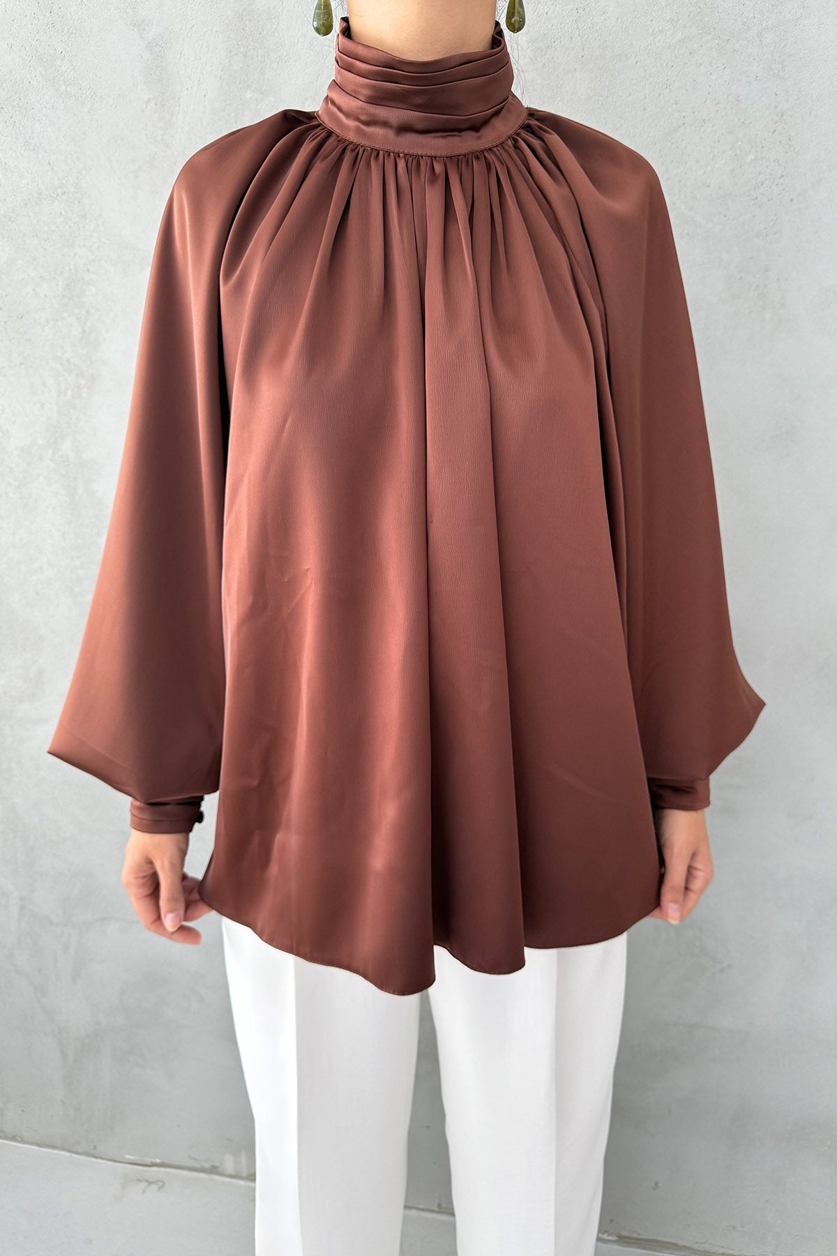 Koyu Kahve Dökümlü Zr Tasarım Saten Bluz SY-3369-Koyu Kahve